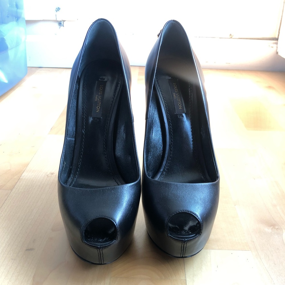 LV Black Gold Patent Leather Peep-Toe Pumps - Picture 2 of 5